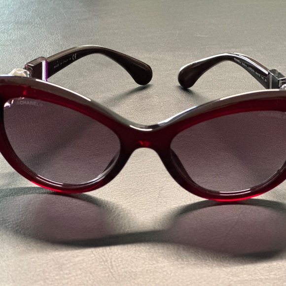 CHANEL SUNGLASSES - Picture 2 of 4